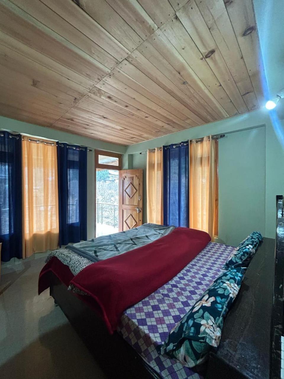 New Brahma Cafe Guest House Kalgha Exterior foto