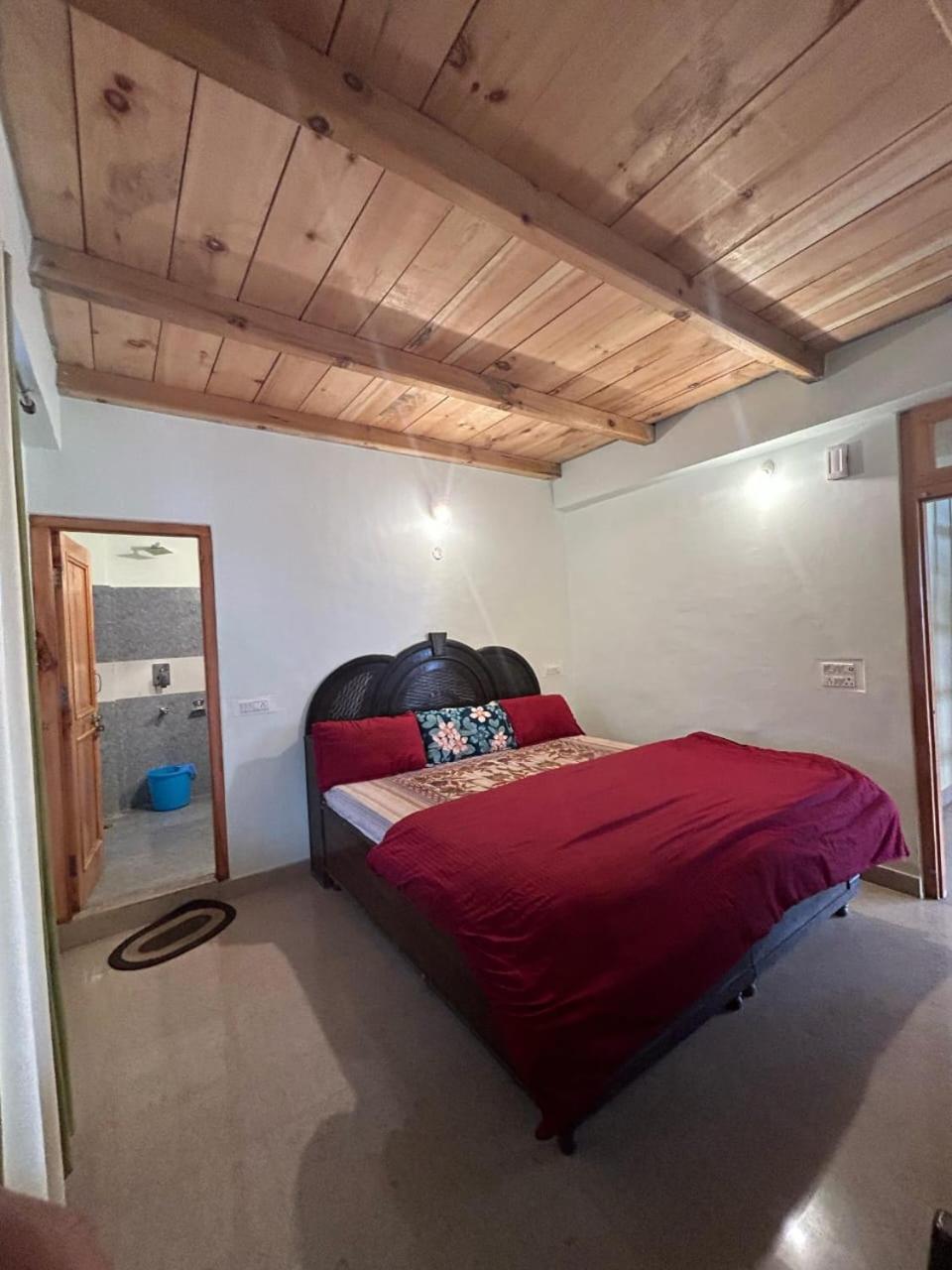 New Brahma Cafe Guest House Kalgha Quarto foto